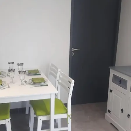 Pavillon T2 Proche Dans Petite *